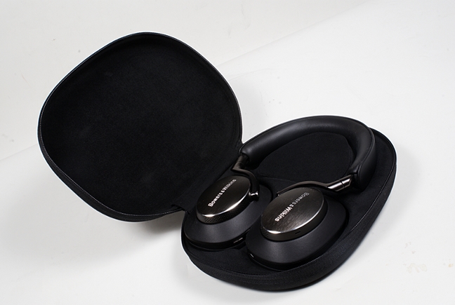 Bowers & Wilkins Px8 & Pi7 S2