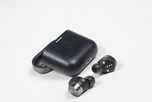 Bowers & Wilkins Px8 & Pi7 S2