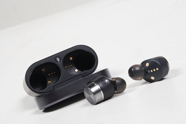 Bowers & Wilkins Px8 & Pi7 S2