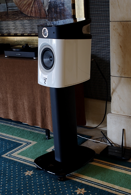 Ο Nait 50 Limited Edition οδήγησε τα Focal Sopra No.1, ένας λογικός συνοδός για ένα μικρό σε διαστάσεις σύστημα σε μικρό χώρο.